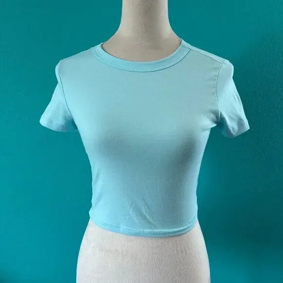 Wild Fable Women's Blue Crew Neck Short Sleeve T-Shirt Cropped Top Size XS - Picture 2 of 4